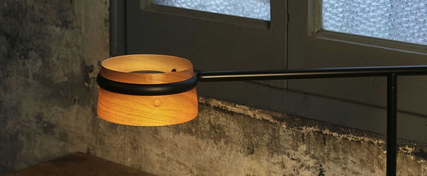 banner-image Lampe a poser loop bois noir led l65cm h45cm faro normal
