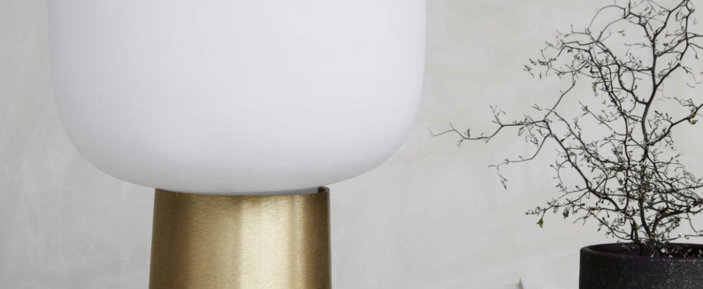 banner-image Lampe a poser note blanc laiton o28cm h52cm house doctor normal