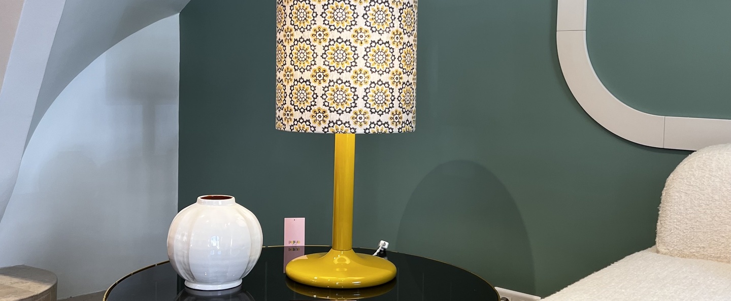 Lampe a poser perla jaune laque et abat jour a motifs jaune o35cm h67cm popus editions normal