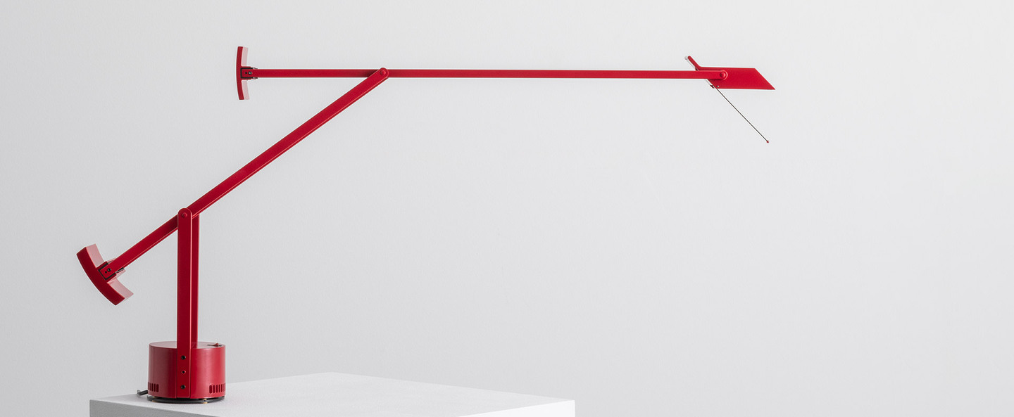 Lampe a poser tizio edition speciale 50 ans rouge l108cm h119cm artemide normal