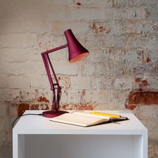 Lampe de bureau, 90 mini mini, rouge berry, LED, 3000K Lampe de bureau, 90 mini mini, rouge berry, LED, 3000K