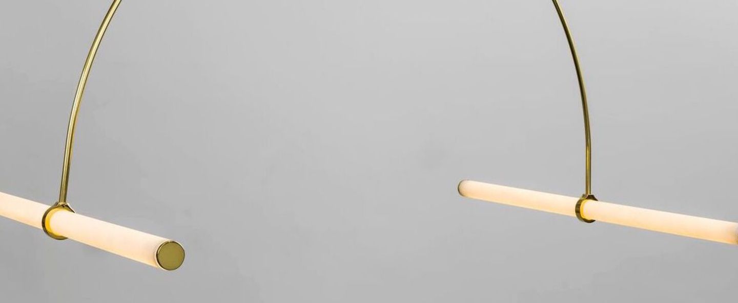 banner-image Lustre tube 1 laiton led l106cm h120cm naama hofman normal
