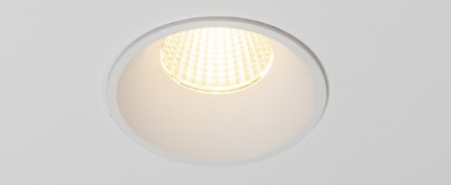 Spot encastrable atsjoem blanc ip44 led dim 2700k 780 lm o7 75cm h9cm dark normal