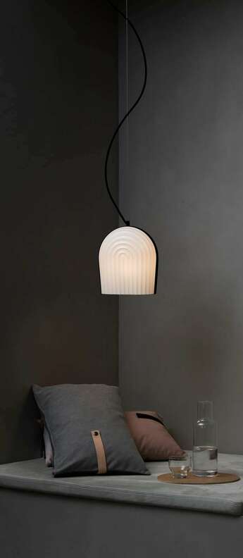 Our lighting, from Le Klint, nature Nedgis Lighting Lampadaire, Arc, blanc, LED, Ø28cm, H142cm Le Klint