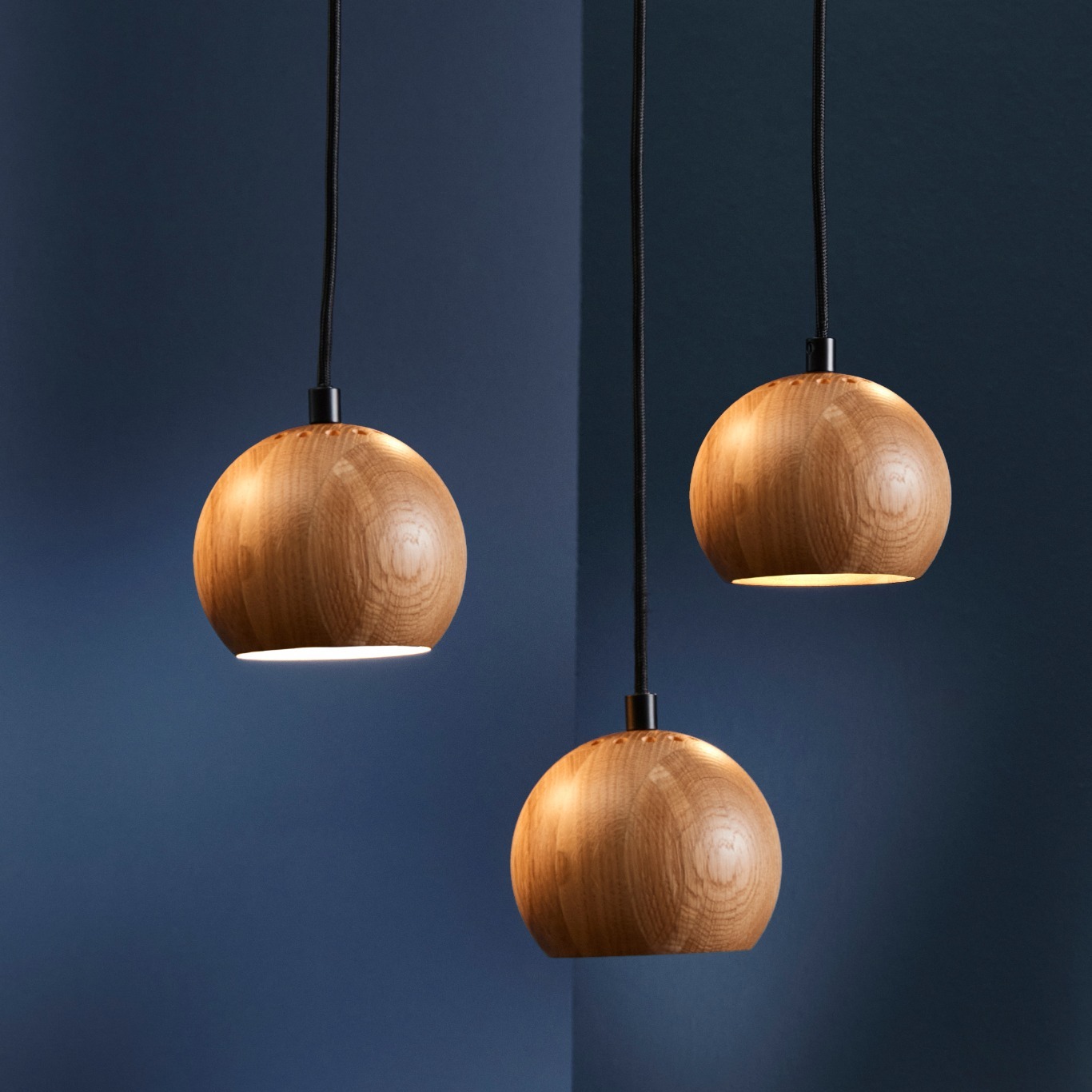 Hanging lamp, Ball, oak wood, Ø12cm, H10cm - Frandsen - Nedgis