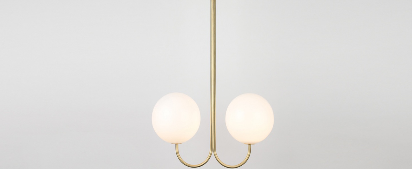 Suspension double angle blanc et laiton l42cm h63 4cm anastassiades studio normal