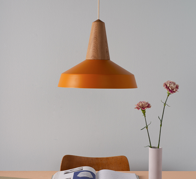 Eikon circus julia mulling et niklas jessen suspension pendant light  schneid eikon circus oak turmeric white canopy  design signed nedgis 106519 product