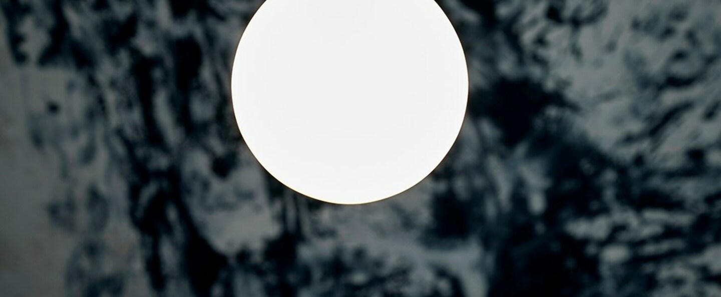 banner-image Suspension miira 1 noir et blanc opalin o14cm h34cm nuura normal
