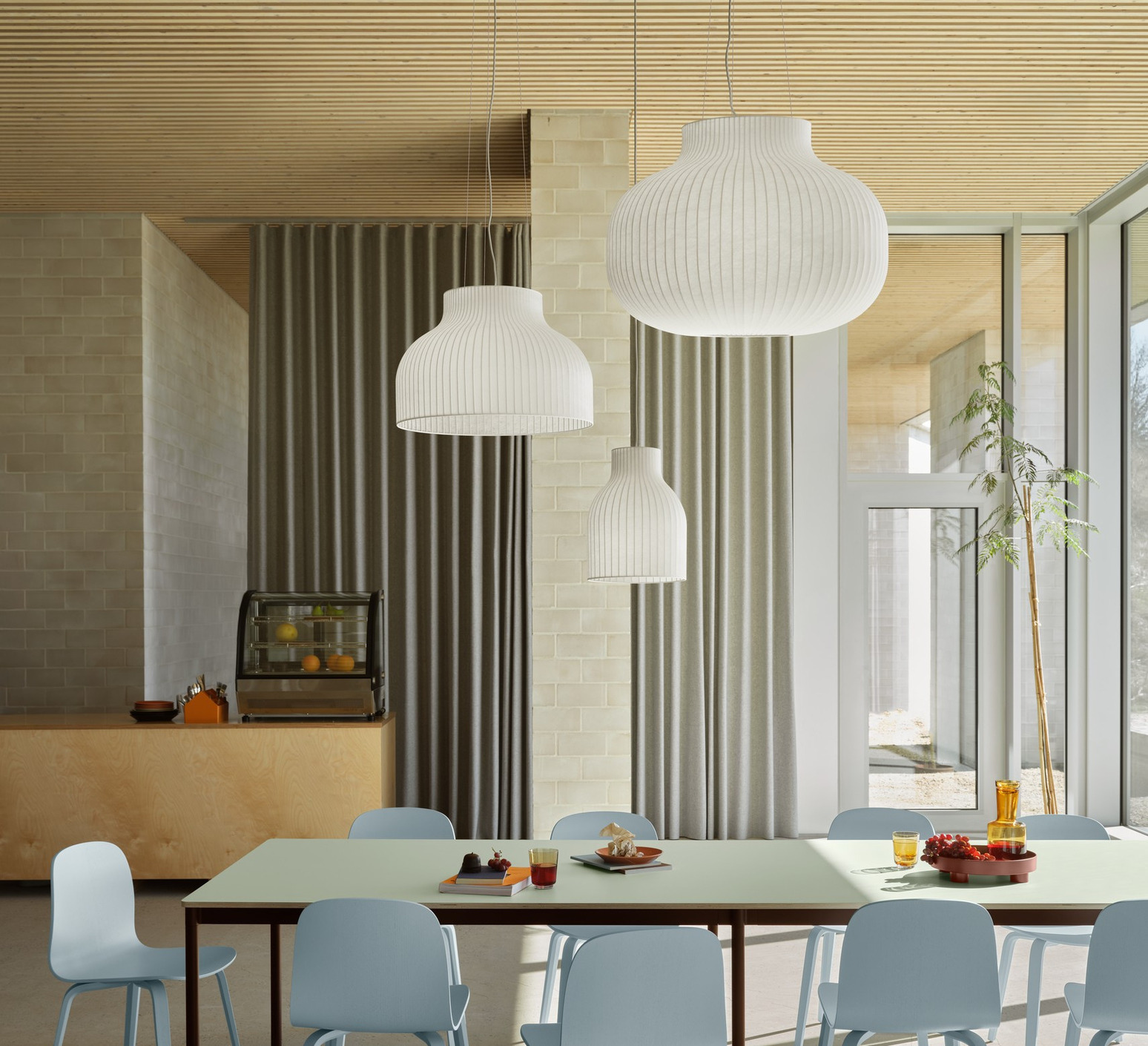 Pendant light, Strand Open, white, L28cm, H37,4cm - MUUTO - Nedgis