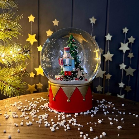 Christmas Tree & Nutcracker Soldier Snowglobe Christmas Tree & Nutcracker Soldier Snowglobe