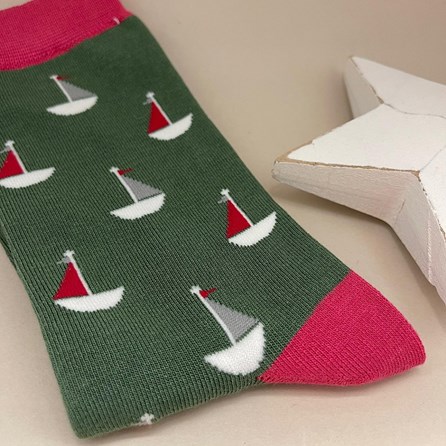 Men's Bamboo Little Boats Socks In Hunter Green Men's Bamboo Little Boats Socks In Hunter Green