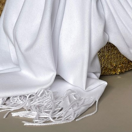 Super Soft Plain Pashmina Style Scarf in White Super Soft Plain Pashmina Style Scarf in White