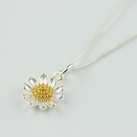Delicate Sterling Silver Daisy Necklace Delicate Sterling Silver Daisy Necklace