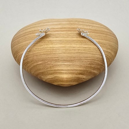 Sterling Silver Daisy Bangle Sterling Silver Daisy Bangle