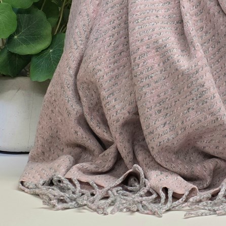 Winter Fleck Blanket Scarf in Pink Winter Fleck Blanket Scarf in Pink