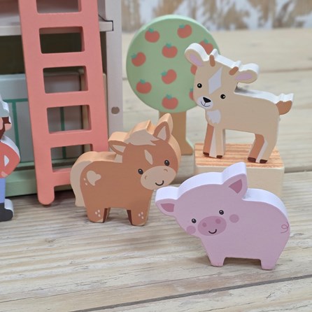 Wooden Farmyard Play Set Wooden Farmyard Play Set