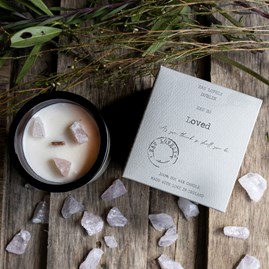 Eau So Loved Candle with Rose Quartz Stones Eau So Loved Candle with Rose Quartz Stones