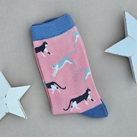 Bamboo Wandering Cats Socks in Pink