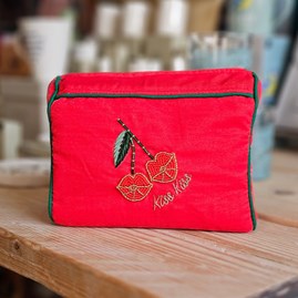Cherry Kiss Kiss Make-Up Bag Cherry Kiss Kiss Make-Up Bag