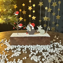 Festive Decoration Quirky Novelty Christmas Tree Decoration Metal Standing Decoration Block Hedgehog