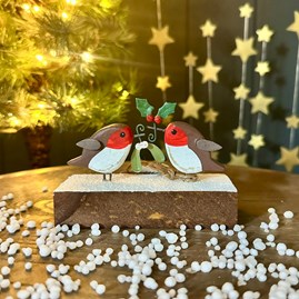 Festive Decorations Quirky Novelty Christmas Tree Decoration Metal Standing Robin Decoration