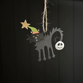 Scaredy Cat with Skull Hanging Halloween Decoration Halloween Gifts Decorations Novelty Fun Quirky Gifts Metal Hanging Black Ca Shoeless Joet