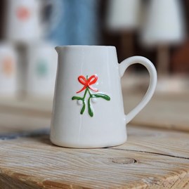 Gisela Graham Christmas Gifts Festive Gifts Kitchen Dining Gifts Stoneware Milk Jug Bow Mistletoe