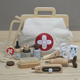 Wooden Animal Vet Set
