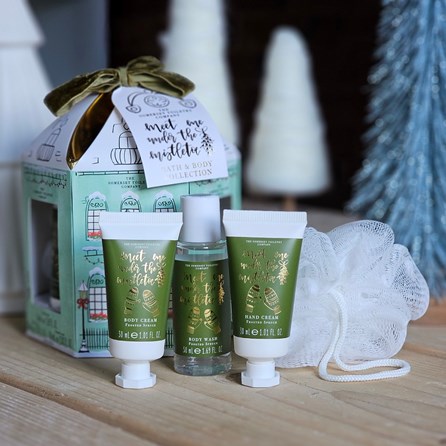 'Meet Me Under The Mistletoe' Mini Pamper Gift Set Christmas Gifts Christmas Toiletries Health And Beauty Gifts Christmas Gifts For Women