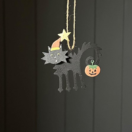 Scaredy Cat with Pumpkin Hanging Halloween Decoration Halloween Gifts Halloween Decorations Novelty Fun Quirky Gifts Metal Hanging Black Cat