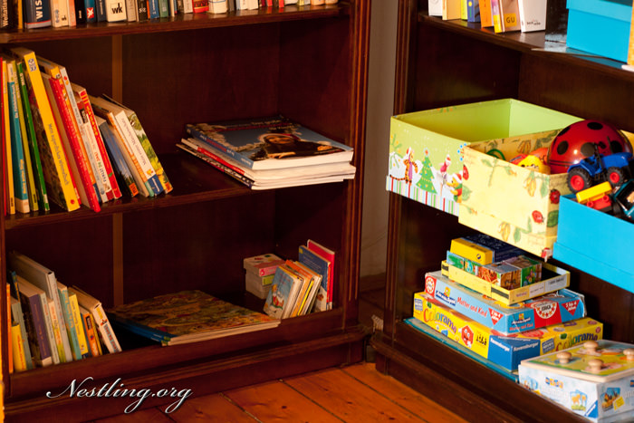 Spielecke im wohnzimmer nach montessori nestling Einrichten mit büchern