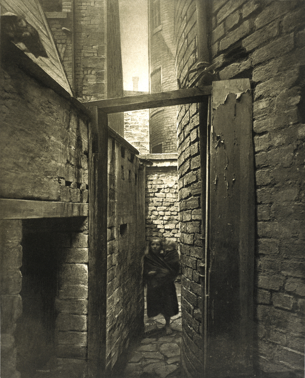 Close no. 11 Bridgegate, Glasgow by T. & R. Annan & Sons