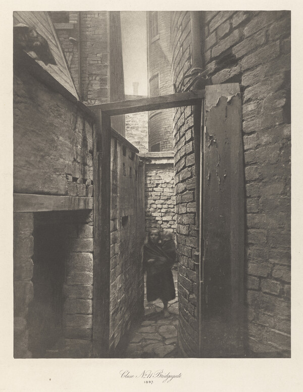 Close no. 11 Bridgegate, Glasgow by T. & R. Annan & Sons