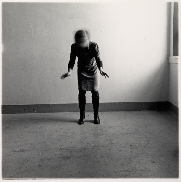アート・デザイン・音楽 FRANCESCA WOODMAN RETROSPECTIVA On view at @dallasartfair 1. Francesca Woodman Untitled, 1979