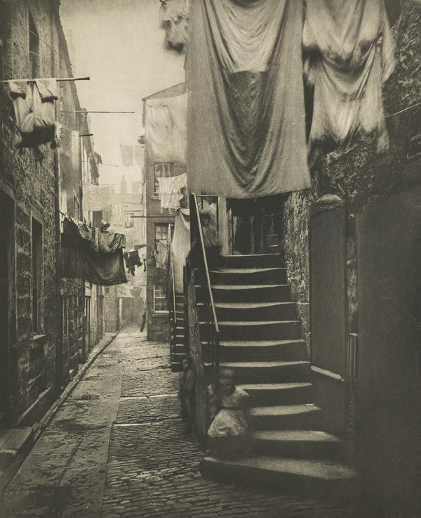 Close No 193 High Street, 1868 by Thomas Annan | National