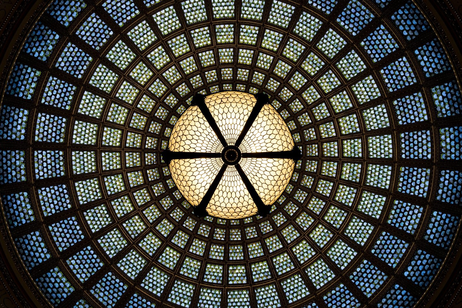 stained-glass-1589648_1920