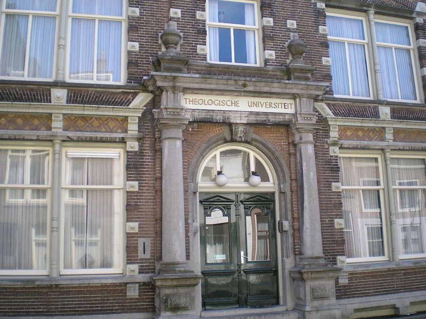 1280px-Theologische-Universiteit_Broederweg-15_Kampen_Nederland