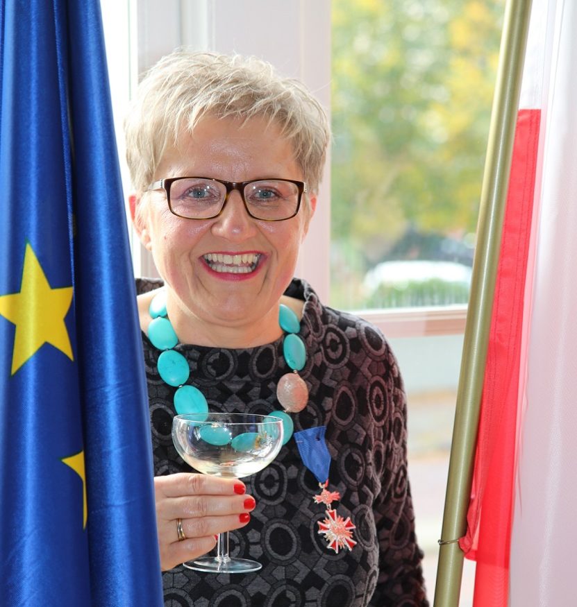 Bos-Karczewska-Ridderkruis-Ambasade-van-Polen-in-Den-Haag_-8-10-2015-fot.-Gerald-Van-Workum