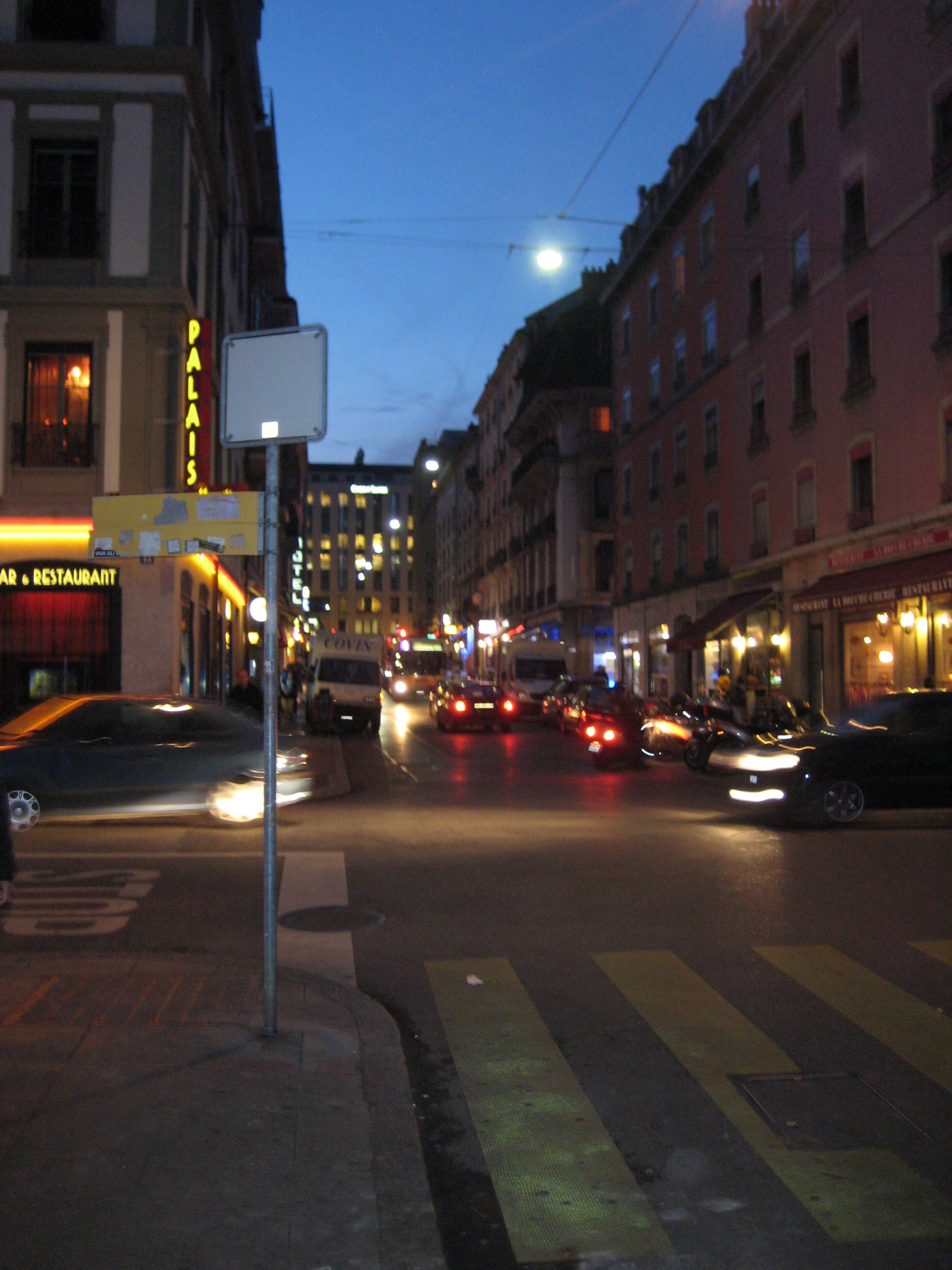 futon rue de monthoux