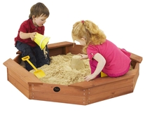 Plum | Treasure Beach houten zandbak