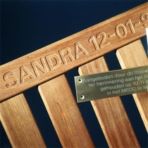 Naam Graveren in Picknicktafel