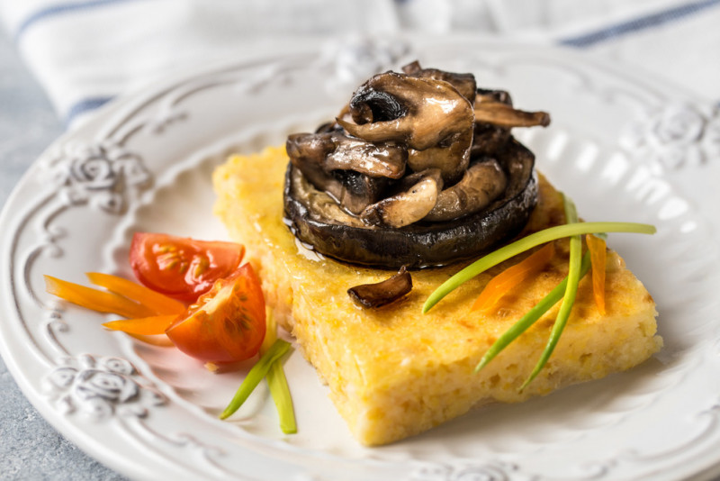 Ricetta: polenta funghi e salsiccia