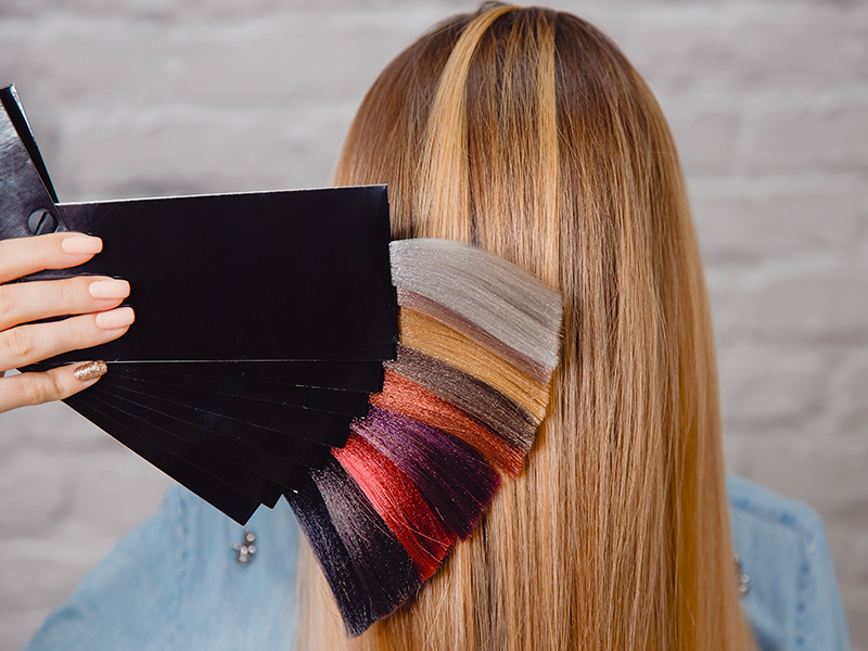 Come scegliere il colore della tinta dei capelli