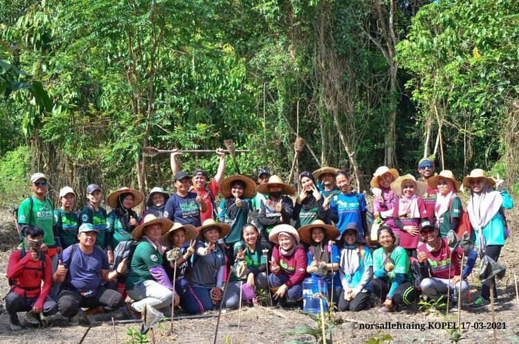 Regrow Borneo Team