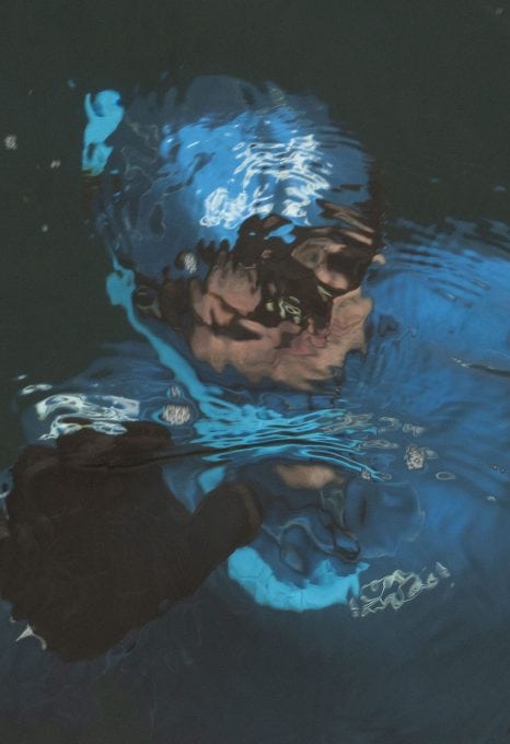 georgina-miller-freediver-deep-breaths-underwater