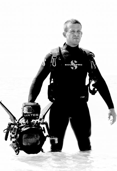 Andy-Casagrande-shark-week-sharks-conservation-filmographer
