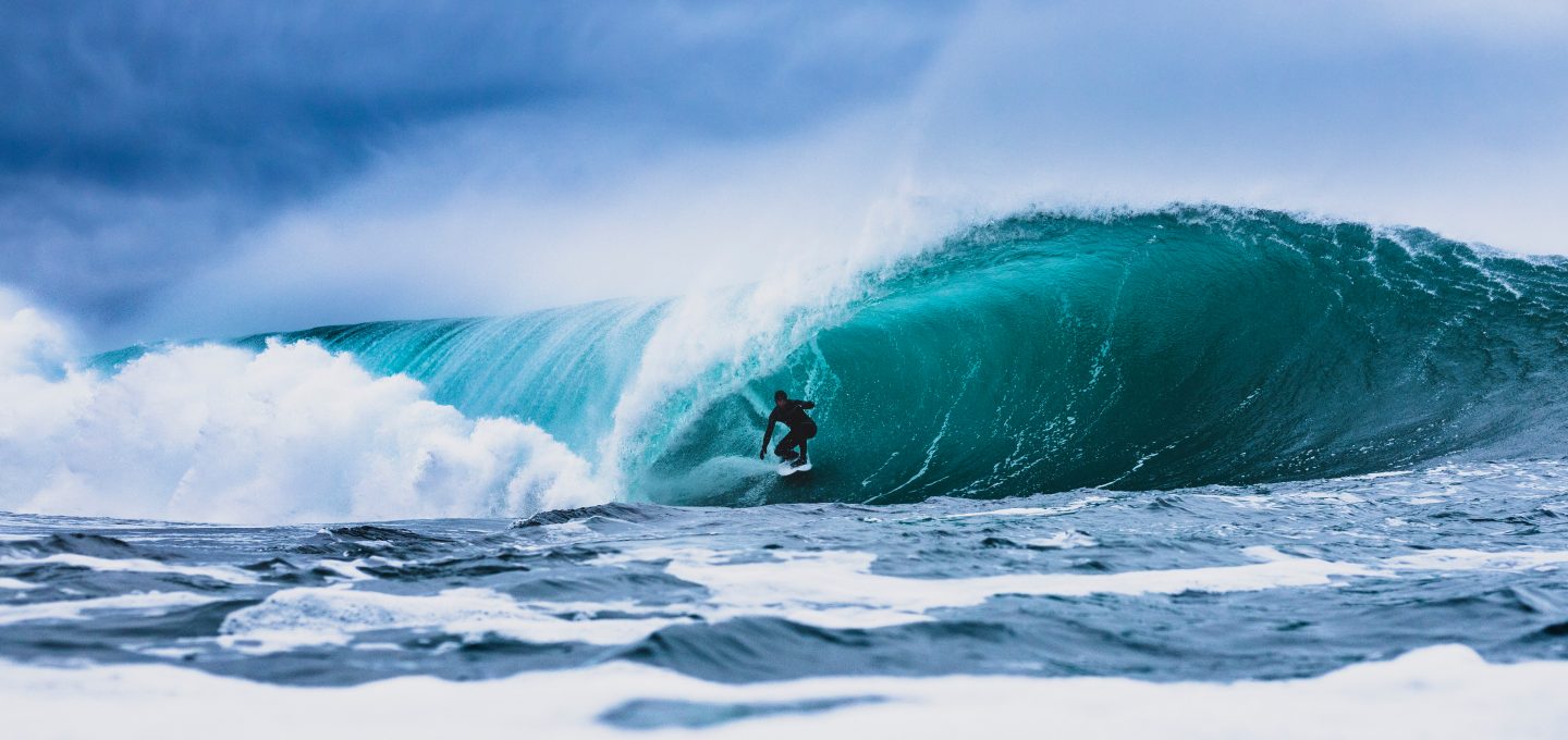 ACOTE extreme surfing iceland wave