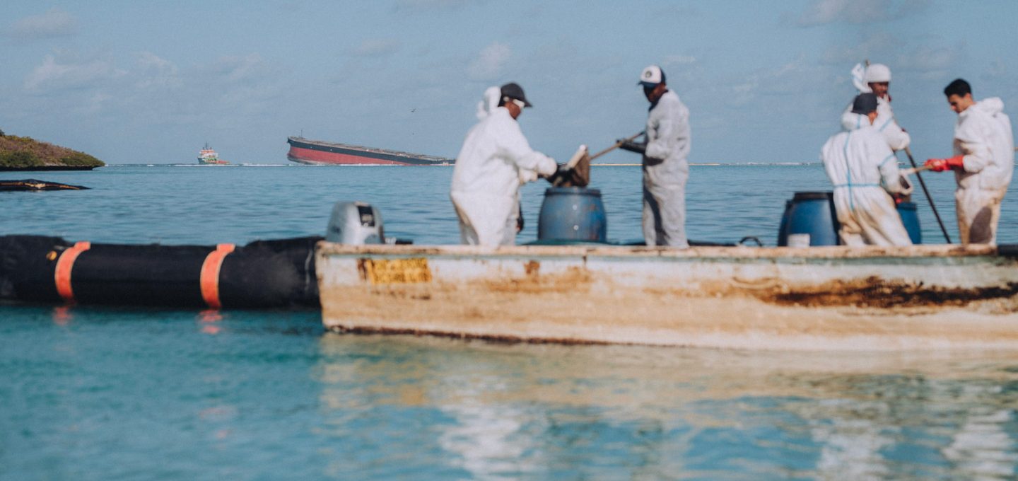 Oil spill clear up