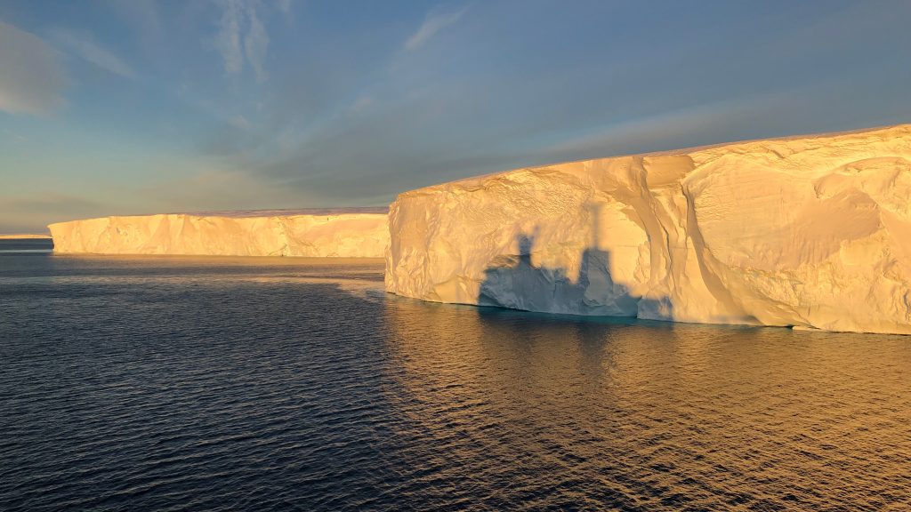Researchers obtain data from beneath Thwaites Glacier Oceanographic