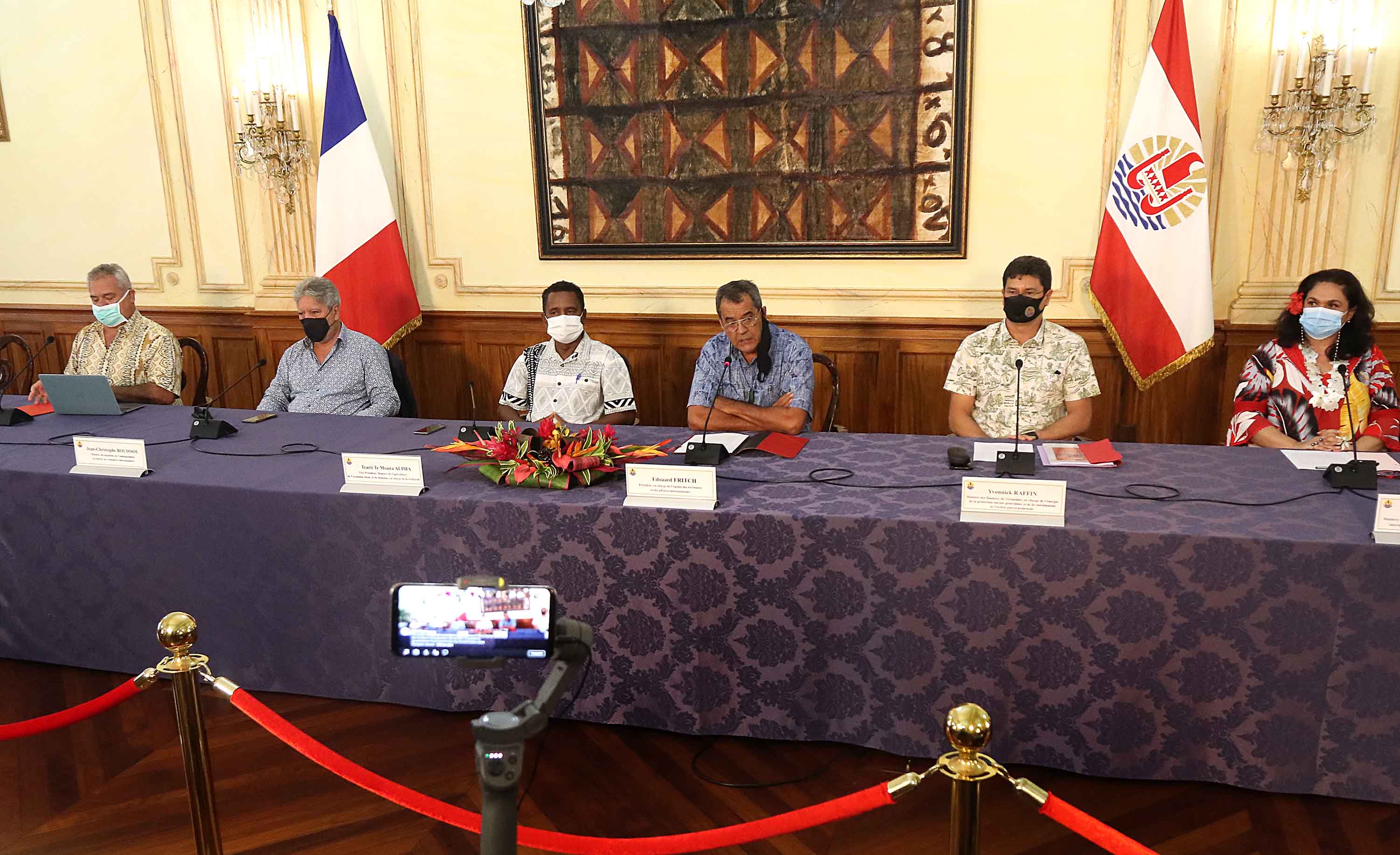 Le gouvernement polynésien s'est réuni ce mardi à Papeete pour présenter ces mesures d'aides économiques face à la fermeture des frontières ©Présidence de la Polynésie 